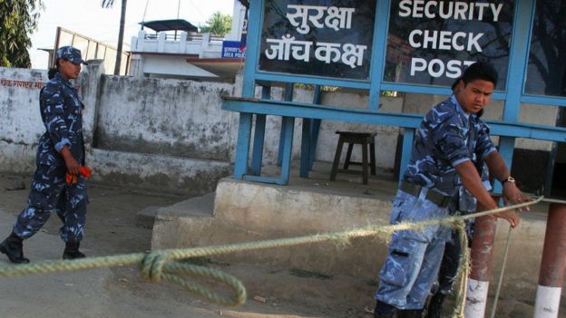 भारत-नेपाल तनाव: सीमा पर रहने वालों को अपनों से मिलना हुआ मुश्किल