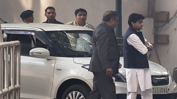 अधीर हो रहे हैं सिंधिया समर्थक अधीर हो रहे हैं सिंधिया समर्थक