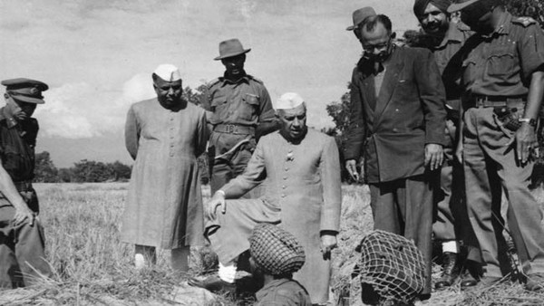 नेहरू की नाकामियों से हारा था भारत !