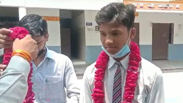 UP Board Toppers Story father sold land for study of Abhimanyu