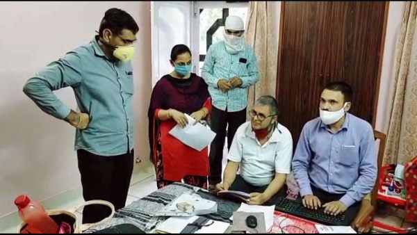  रिश्वत देने व लेने वाले दोनों गिरफतार