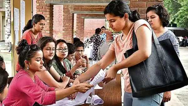 हॉस्टल मेस, किताबों के लिए भी मदद