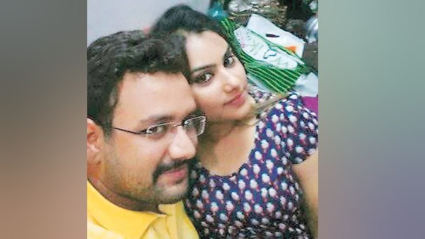 साधारण तरीके से हो रही है शादी