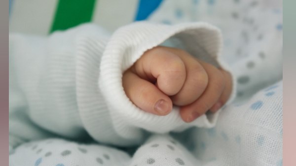 14 दिन के बच्‍चे ने निगल ली पिन, कांस्‍टेबल की मदद से बच गई जान 