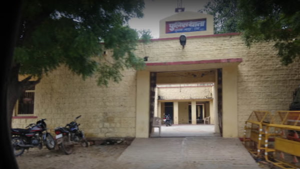 युवक के पास थाने में कैसा पहुंचा जहर