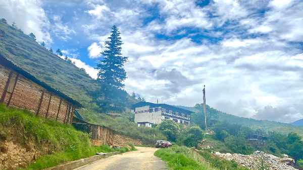 राज्य और केंद्र सरकार से भूटान से बात करने की मांग