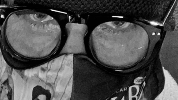 फिल्म का पोस्टर मास्क पर 