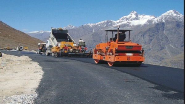 अक्‍साई चिन के ठीक सामने है सड़क 