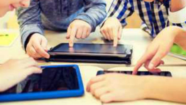 कर्नाटक में ऑनलाइन क्लॉस पर प्रतिबंध 