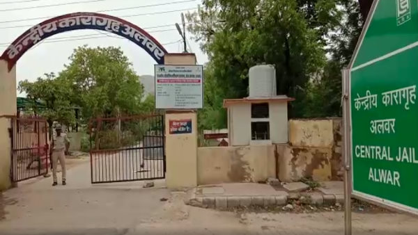  जेलर ने किया रंगदारी से इनकार