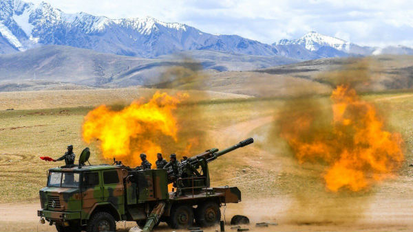 अभ्यास में टैंक और ड्रोन भी शामिल