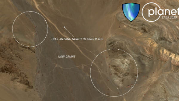 पैगोंग झील पर जमे हैं जवान 