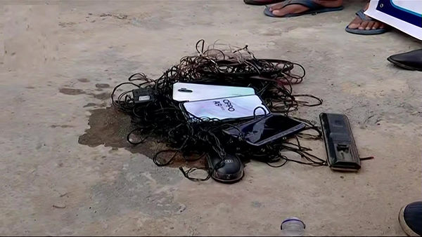 सड़कों पर चीन के झंडे भी जलाए जा रहे