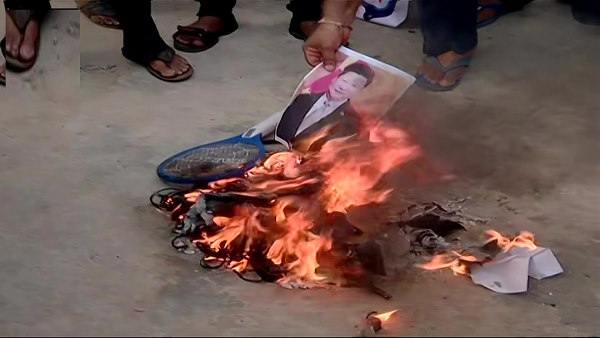 फेसबुक-ट्विटर पर बायकॉट की मुहिम