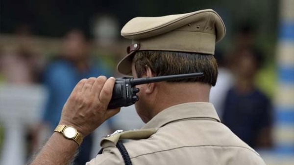 पुलिस से भी हुई थी कहासुनी