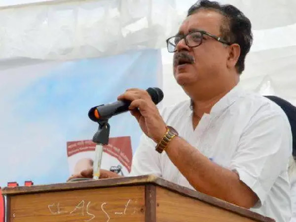 बेटे के बारे में क्या कहते हैं माता-पिता?