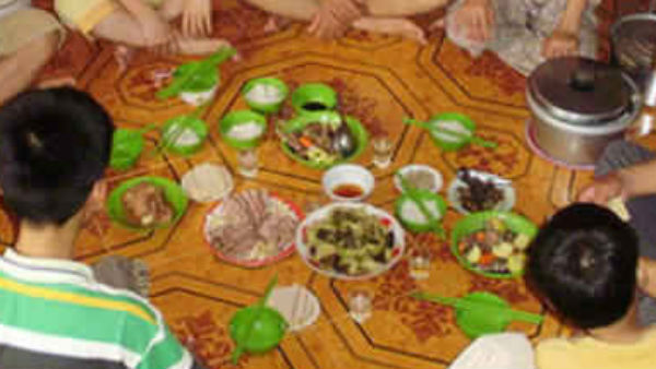 भोजन करने के पटिए की ऊंचाई अधिक नहीं होना चाहिए...