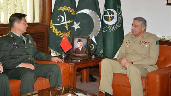 पाकिस्तान के आर्मी चीफ बाजवा से मिले पाकिस्तान के आर्मी चीफ बाजवा से मिले