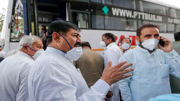 गुजरात के कांग्रेस विधायकों में भगदड़ क्यों?