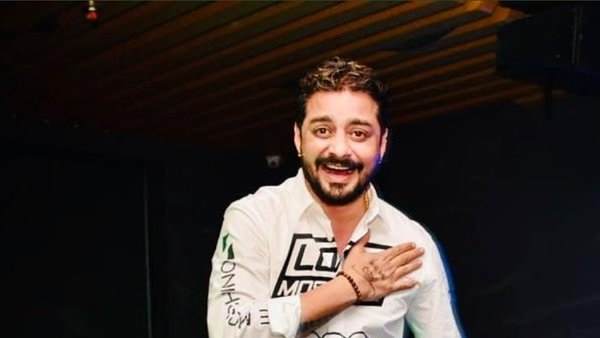 अखबार में नौकरी की