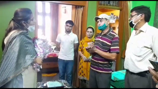 12वीं तक छोटे से गांव में ही पढ़े, फिर आगे बढ़े