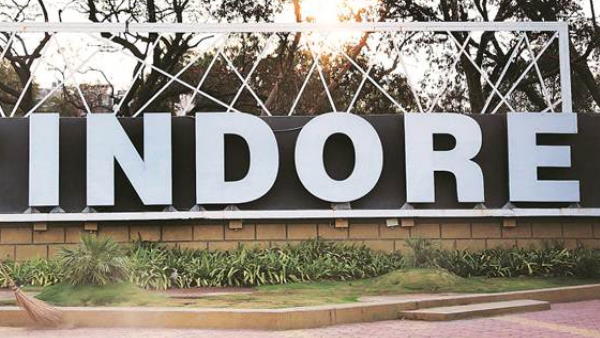  पाइप टूटने से नीचे गिरा