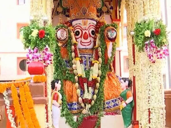 भव्य उत्सव के बिना ऐसी नजर आई रथयात्रा