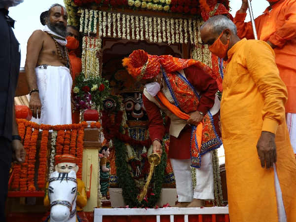 काशी में भी टूटी 218 साल पुरानी परंपरा