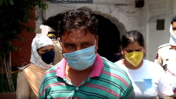 सोशल मीडिया पर हुआ था विवाद सोशल मीडिया पर हुआ था विवाद