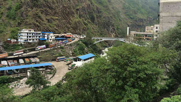 गांववालों से कहा चले जाने को गांववालों से कहा चले जाने को