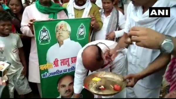 Lalu yadav birthday tejashwi reached riims and tej pratap did worship