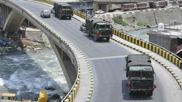 लद्दाख में दो माह से सब कुछ गड़बड़