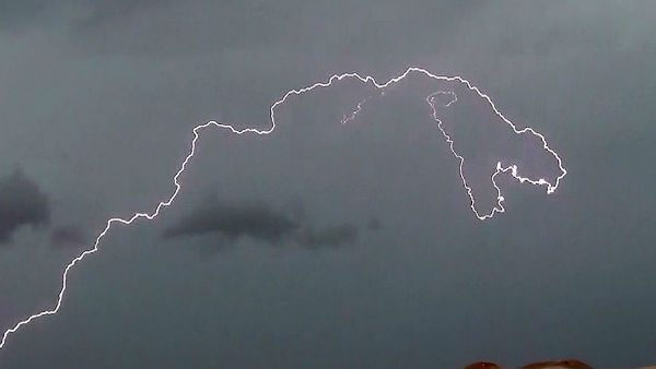 एक-दूसरे से दूरी बनाकर रखें