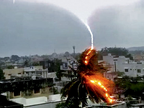 विद्युत उपकरण खराब हो गए, टीवी फुंक गया