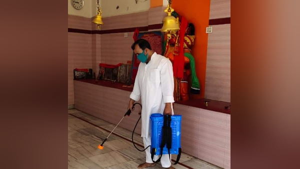 मंदिर की मूर्तियों पर छिड़काव न करने के निर्देश