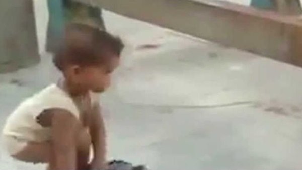 'मां के शव को जगाने की कोशिश कर रहा था बच्चा' 'मां के शव को जगाने की कोशिश कर रहा था बच्चा'