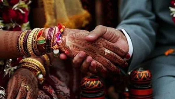 समधी मिलन तो हुआ नहीं चल गयी गोली