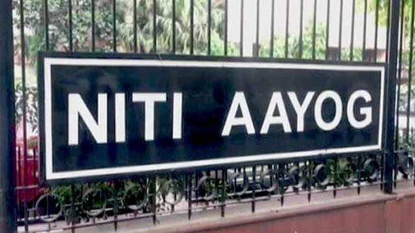 इन तीन सरकारी बैंकों के निजीकरण का सुझाव