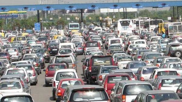 Traffic Jam on Delhi Noida border and DND