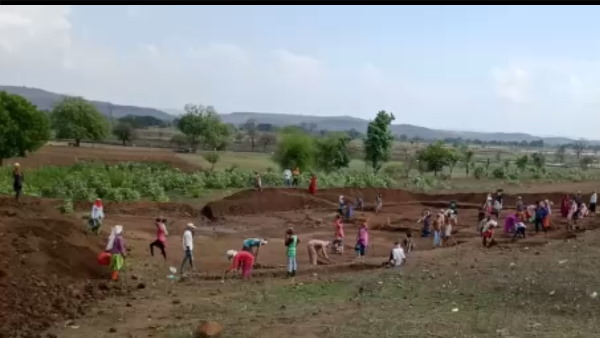 एसडीएम तहसीलदार भी पहुंचे मौके पर