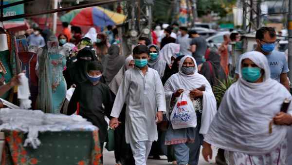 पाकिस्तान में आंकड़ा एक लाख के पार