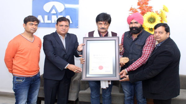 17.3 फीट का चाकू बनाया