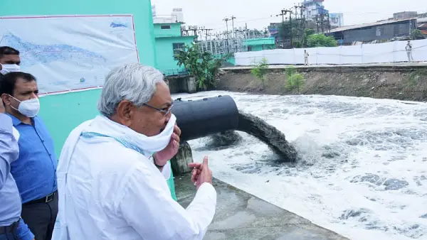 CM Nitish Kumar visited water logged areas of Patna