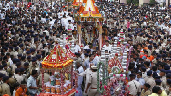 रथयात्रा में निकलते हैं तीन रथ 