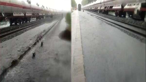 ग्रामीण इलाकों में बिजली गिरी, मेघ बरसे ग्रामीण इलाकों में बिजली गिरी, मेघ बरसे