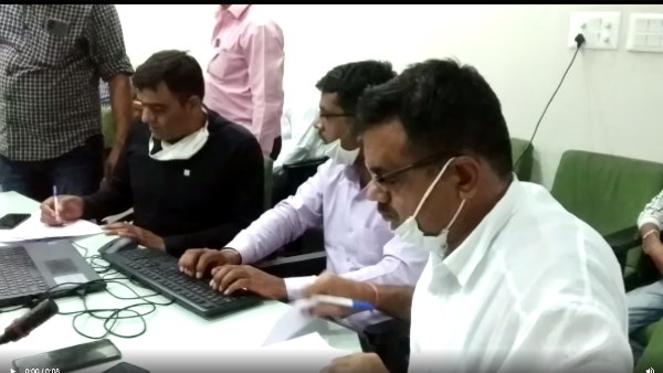  रिश्वत देने और लेने वाला भी पकड़ा गया