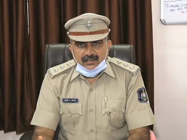 क्वार्टर में लहूलुहान स्थिति में पड़ी थी क्वार्टर में लहूलुहान स्थिति में पड़ी थी