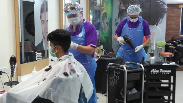 महाराष्ट्र में खुले सैलून और पार्लर