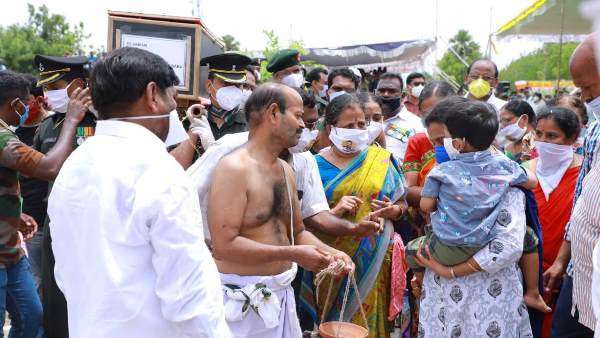 चीनी जवानों ने पत्‍थर-सरिया से किया हमला