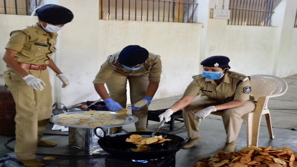 पहले ड्यूटी फिर समाजसेवा